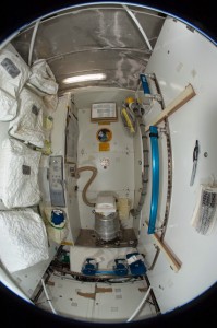 Una foto del WHC all'interno della Stazione Spaziale nel nodo 3, scattata durante l'Expedition 31. Credits: NASA